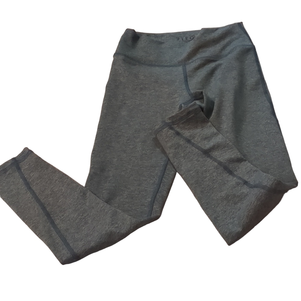 Fleo leggings size small